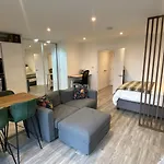 London Luxe: Stylish Studio