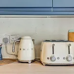 Beautiful 5 Bedroom 4 Bathroom House In W6 By Yoko Property - 10 Minute\'S To Central London - Free Parking, Fast Wifi, Work Desks And Smarttvs With Disney And Netflix