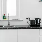 Cozy Brand New Studio In Hampsted Pass The Keys