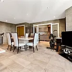 Luxury 2 Bed Apartment Close To Central London
