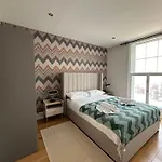 Modern Flat In Central London