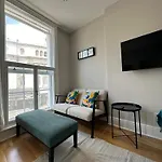 Modern Flat In Central London