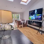 Garden View Double Room, 20 Mins To London, 1Gb Internet