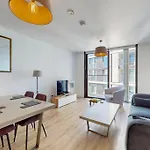 1Bed Flat With City Views - 1Min Walk To Tube Station
