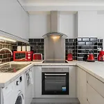 Cute 2 Bedroom Flat By Hyde Park