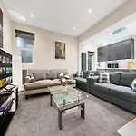Modern Apartment In Shepherds Bush, Near Westfield