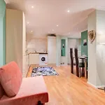 Hyde Park Two Bedroom Apartment
