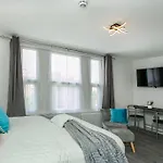 Serene Studio Apartment Sydenham