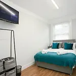 Large Stylish 2Bedroom Flat In Wood Green