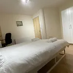 4- Bedroom , 1 Living Room Flat Near Emirates Stadium