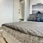 Beautiful 2 Bedroom Apartment Central Wimbledon, 2 Min Walk To Wimbledon Station