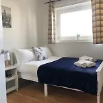 Comfy Entire Flat With City View Balcony In Regents Park, Camden, Central London