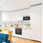 Business Stays Near Canary Wharf