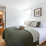 Business Stays Near Canary Wharf