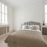 Fabulous 3 Bed Apartment In Kensington London