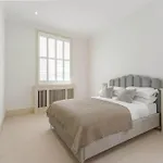 Fabulous 3 Bed Apartment In Kensington London