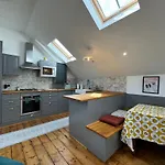 Stunningly Vibrant 1Bd Flat Lower Clapton