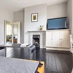 Beautiful Victorian London Townhouse - 5 Bedrooms