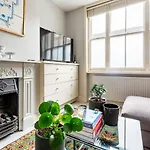 Beautiful Victorian London Townhouse - 5 Bedrooms
