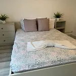 Old Street 1-Bedroom Entire Apartment Central London