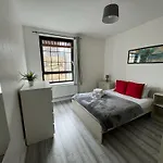 Old Street 1-Bedroom Entire Apartment Central London