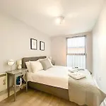 Contemporary Camden Apartment P2