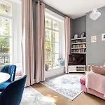 Chic 1 Bedroom Parkview Flat At Arundel Square