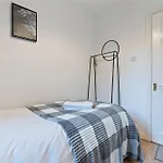Lovely 4Br House In The City With Parking