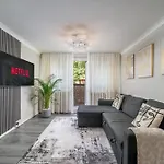 One-Bedroom Ground Floor Gem 15 Mins From Kings Cross