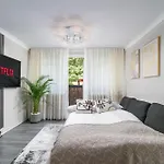 One-Bedroom Ground Floor Gem 15 Mins From Kings Cross