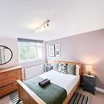 Lovely 4 Bedroom Flat With Ample Garden In Brondesbury, Kilburn