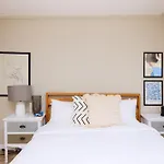 The Holland Park Crib - Classy 2Bdr House