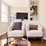 The Holland Park Crib - Classy 2Bdr House
