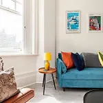 Stylish Hideaway Flat At Milton Park Highgate