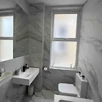 Cosy Single Room With Private Bathroom