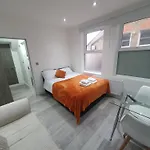 Central Studio Apartment London 1
