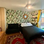 Cozy 1-Br Garden Flat For Up To 4 In East London