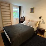 Cozy 1-Br Garden Flat For Up To 4 In East London