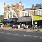 Nice Holiday Studio 15 Mins From Central London