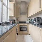 Luxurious Two-Bedroom Haven In Marylebone