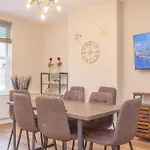 Spacy 3 Bedroom Woolwich Apartment