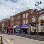 Spacy 3 Bedroom Woolwich Apartment