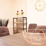 Spacy 3 Bedroom Woolwich Apartment