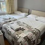 145 Twin Towers Hotel