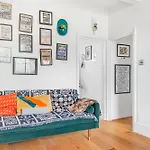 Pass The Keys Victorian Apartment By Oval
