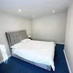 Newly Renovated Bedrooms Near Train And Bus Station