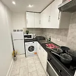 Oxford Street Beautiful Studio Apartment