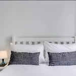 Central London Cosy Apartment With Parking