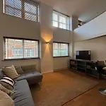 1Bd Flat With Gym In Victorian Conversion Brixton