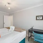 City Sophistication Chic 3-Br For Modern Living